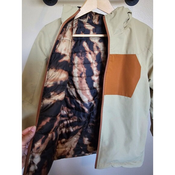 Boys turbine reversible snow / ski / snowboard coat. Size medium - Picture 9 of 11